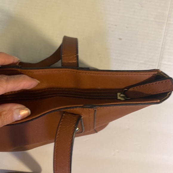 GUC. Stella and Max brown double striped shoulder bag with gold hardware. - Picture 12 of 16